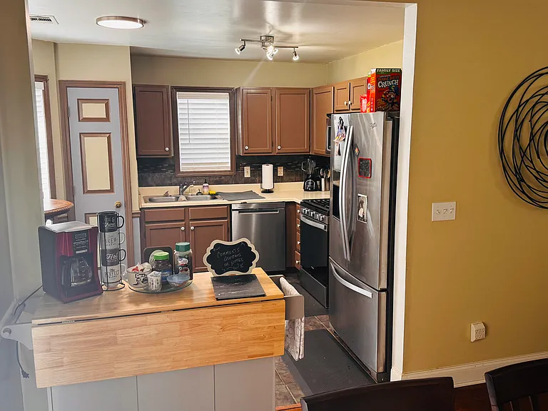 530 Barclay Ct — Photo 13