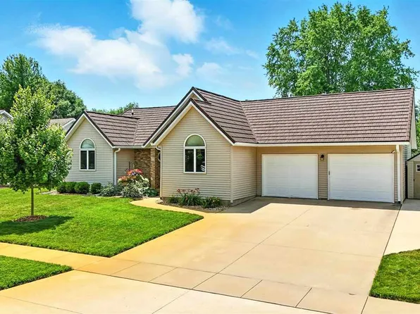 65 Williams Cir, Hills, IA 52235