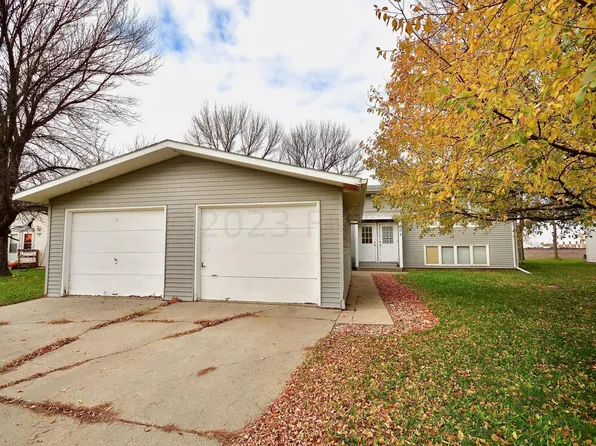 3103 Covent Garden St S, Moorhead, MN 56560
