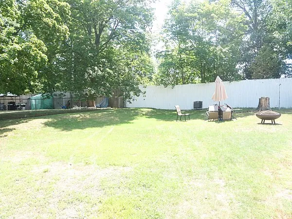 3 bed, 1000 sqft, $3,300 — Photo 2