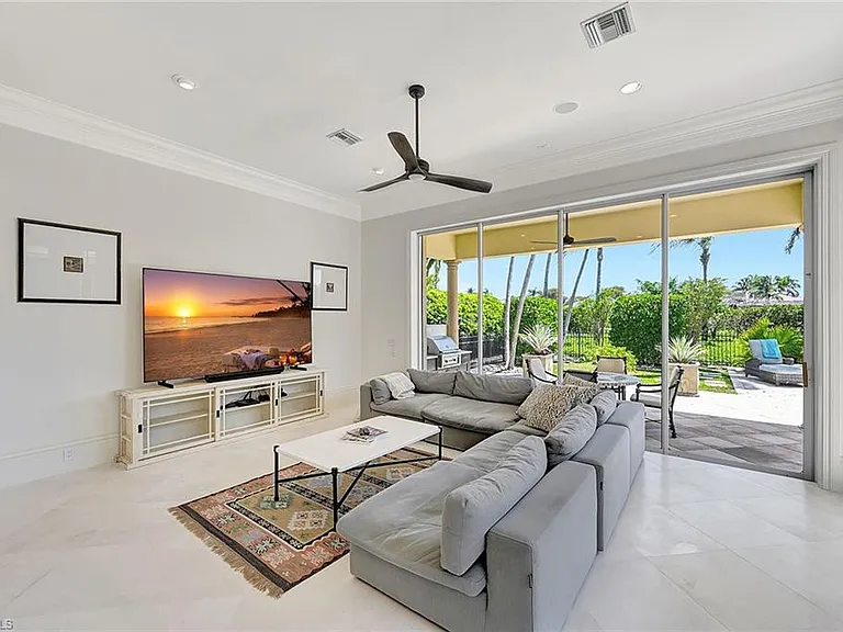 2052 Isla Vista Ln — Photo 11