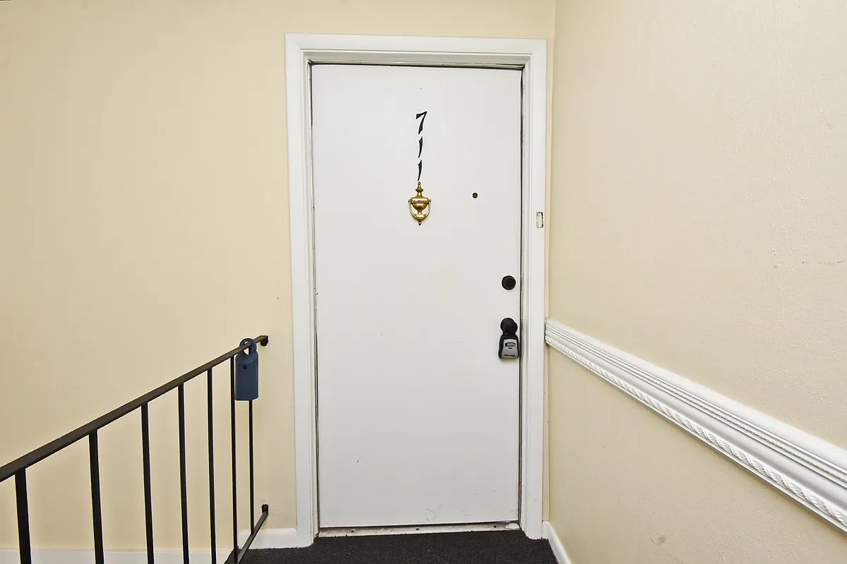 Building Photo - 200 Saint Andrews Blvd #711
