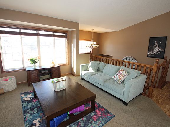 5th image of 904 Wendover St NE