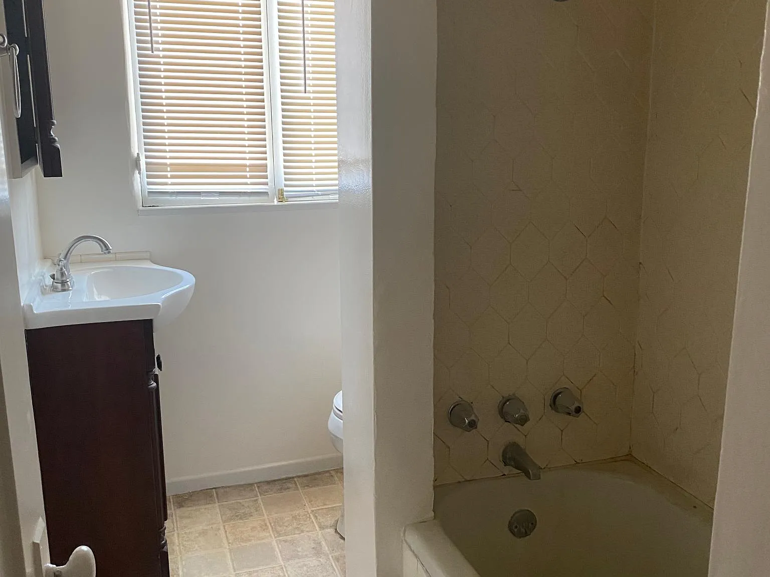 1 bed, 900 sqft, $1,800 — Photo 3