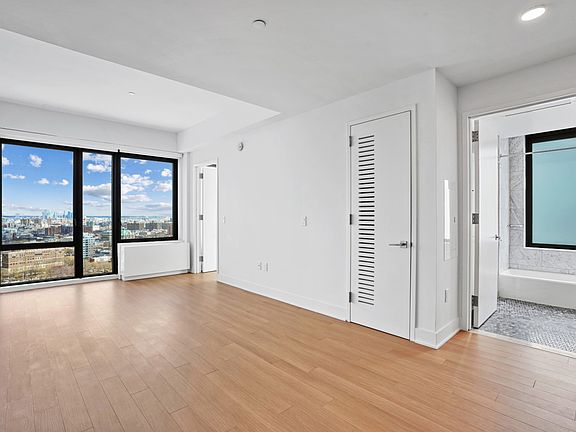 5th image of 662 Pacific St #27C