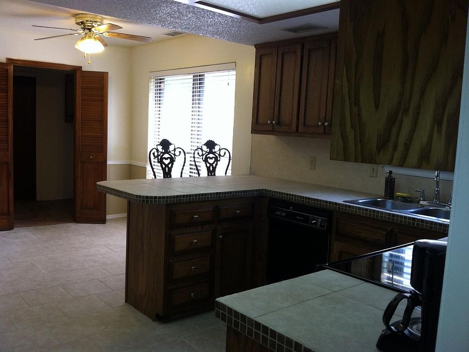 kitchen with kitchenette