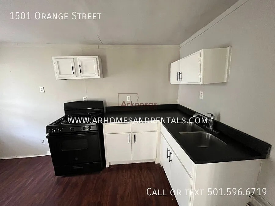1501 Orange Street | 1 Bedroom | 1 Full Bathroom 1/2 Off First Month's Rent — Photo 4