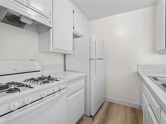 4th image of 18645 Hatteras St Unit 265