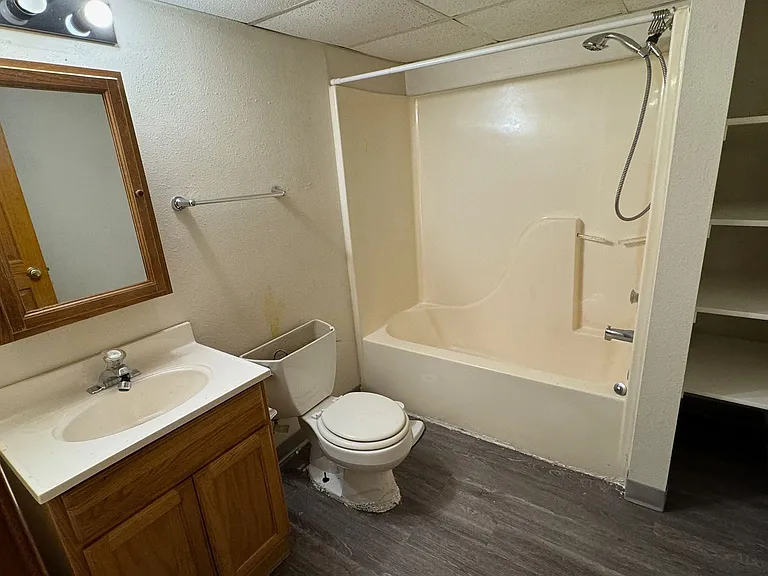 Dinnie Apts 102-108 4th Ave S — Photo 10