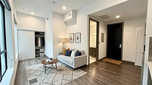 642 N Hobart Blvd #102 Photo 1
