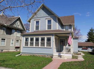 612 W Water St, Decorah, IA 52101