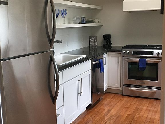 4th image of 817 E Alameda St #6