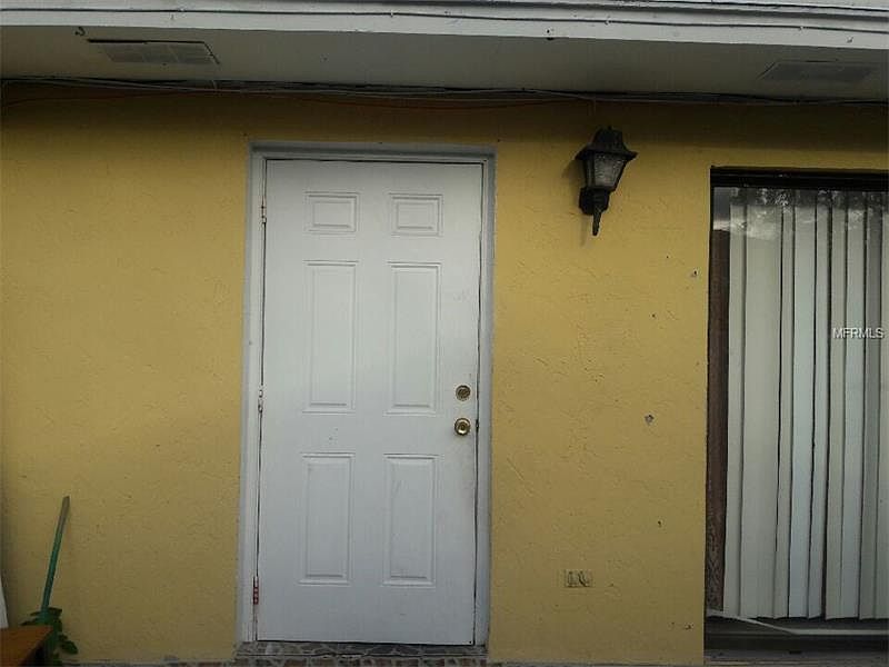 1st image of 4539 Barclay Cres