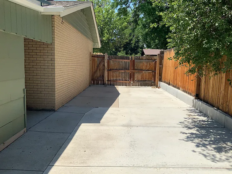 2854 S Yates St — Photo 22
