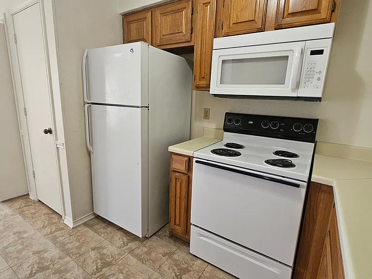 544 E Windsor Dr — Photo 37