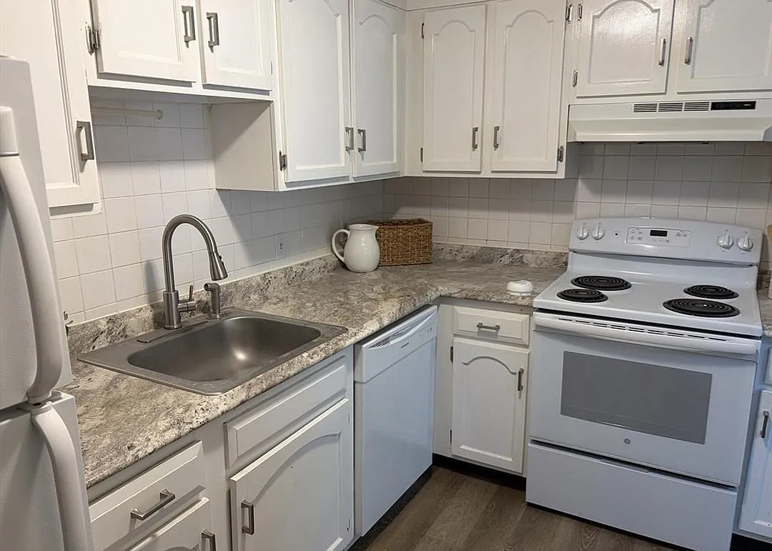 2 bed, 1.0 bath, 901 sqft, $2,000 — Photo 2
