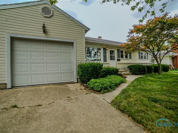 100 Rossway Ave, Rossford, OH 43460