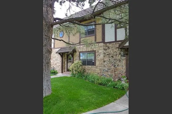 460 Oppenheimer Dr — Photo 3