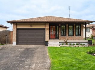 210 Clifton Downs Rd, Hamilton, ON L9C6Z7