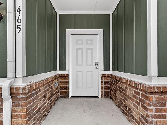 3rd image of 465 Cumberland Dr