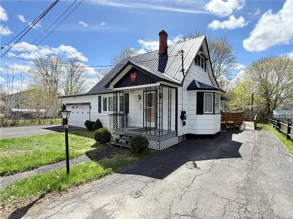 131 Saint John St, Woodstock, NB E7M 2T9