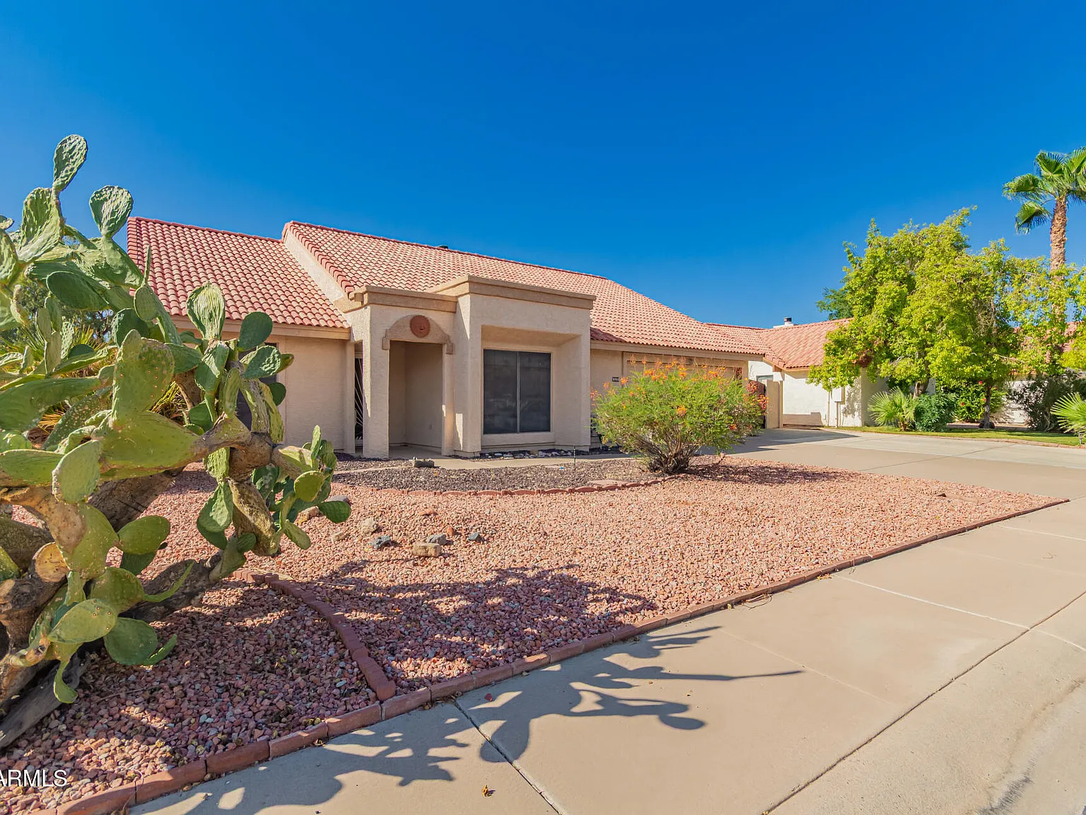 3 bed, 2.0 bath, 1608 sqft, $2,300 — Photo 2