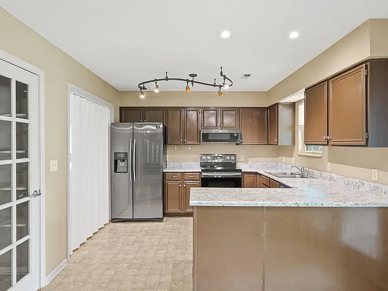4521 W Southview Dr — Photo 6
