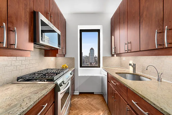 Sold by R New York | media 6