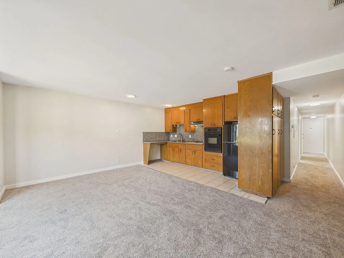 Outer Richmond 2 Bedroom / 2 Bathroom Covered Parking Available — Photo 2