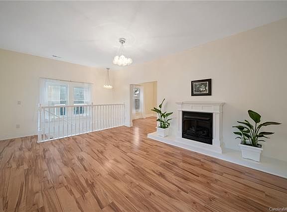 5th image of 231 Short Flint St