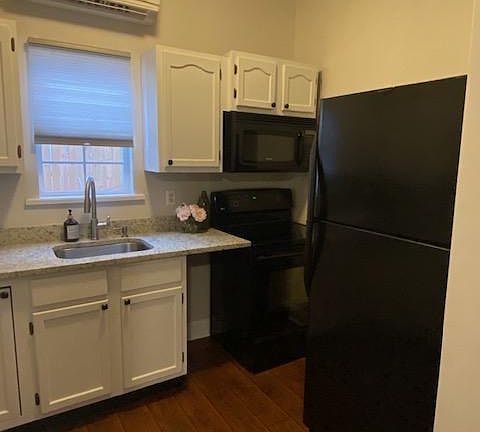 3rd image of 3005 Chippewa St