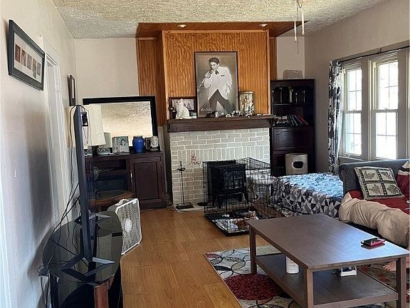 2nd image of 415 Deeds Ave