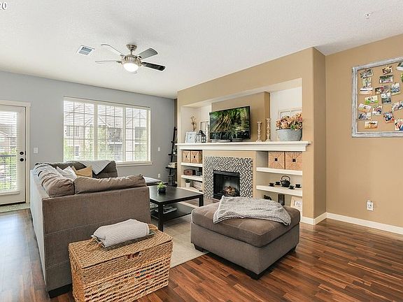Spacious living room with fireplace and built ins