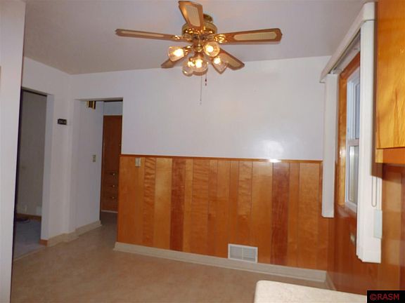 5th image of 414 N Belmont Dr