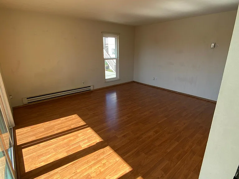 1528 Oxford St #3 — Photo 9