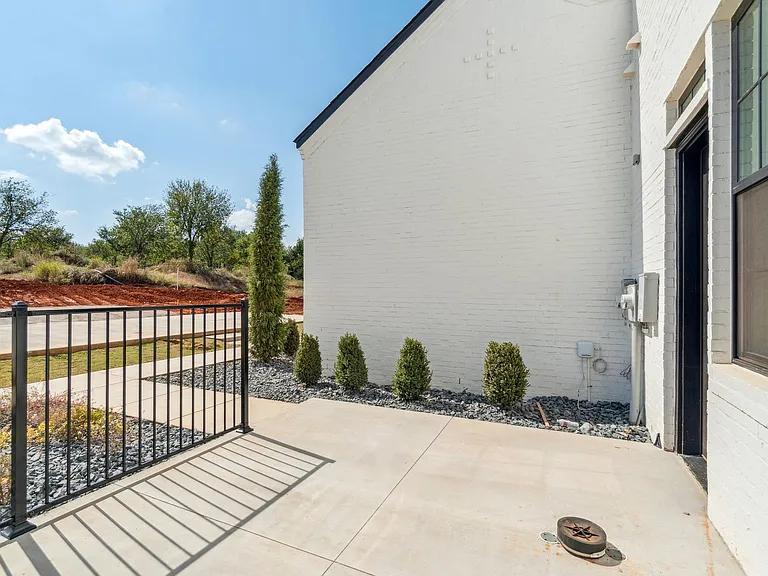 18814 Selah Way — Photo 40