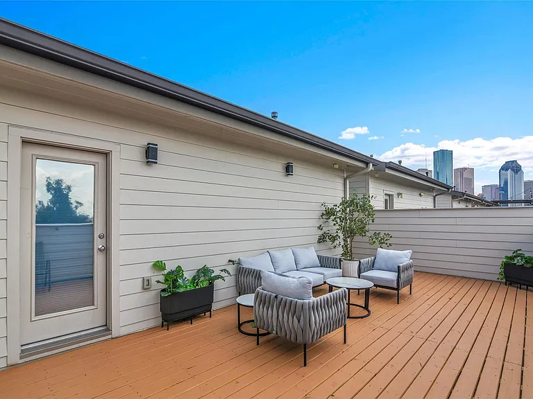 1411 Hickory St — Photo 17