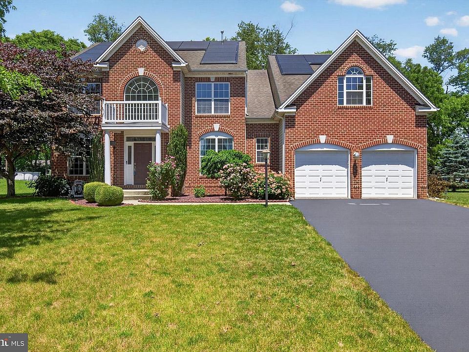 1st image of 16 Foxwood Blvd