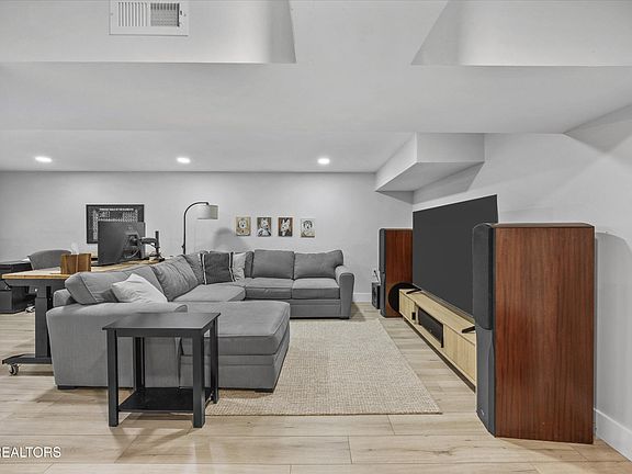 5th image of 314 Woodlawn Dr