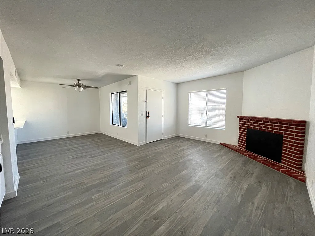 2 bed, 2.0 bath, 3892 sqft, $1,395 — Photo 4