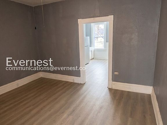 3rd image of 3720 Fairview Ave