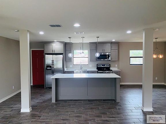 4th image of 1006 E Grimes St