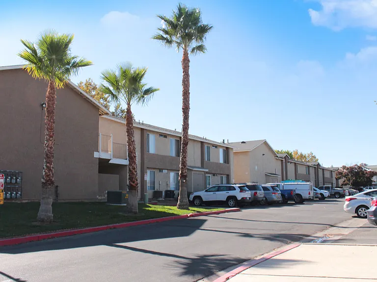 Hesperia Regency Apartments — Photo 3
