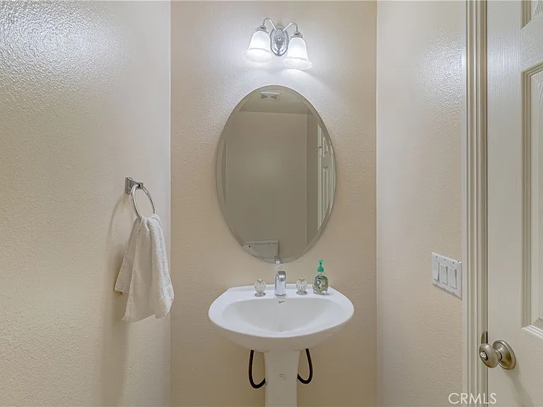 2272 Mary Clare St — Photo 7