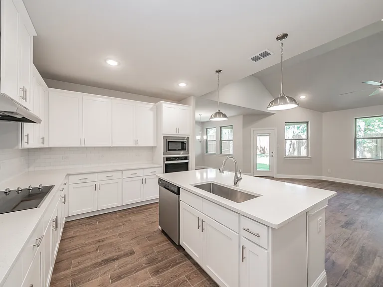241 Gardenia Dr — Photo 6