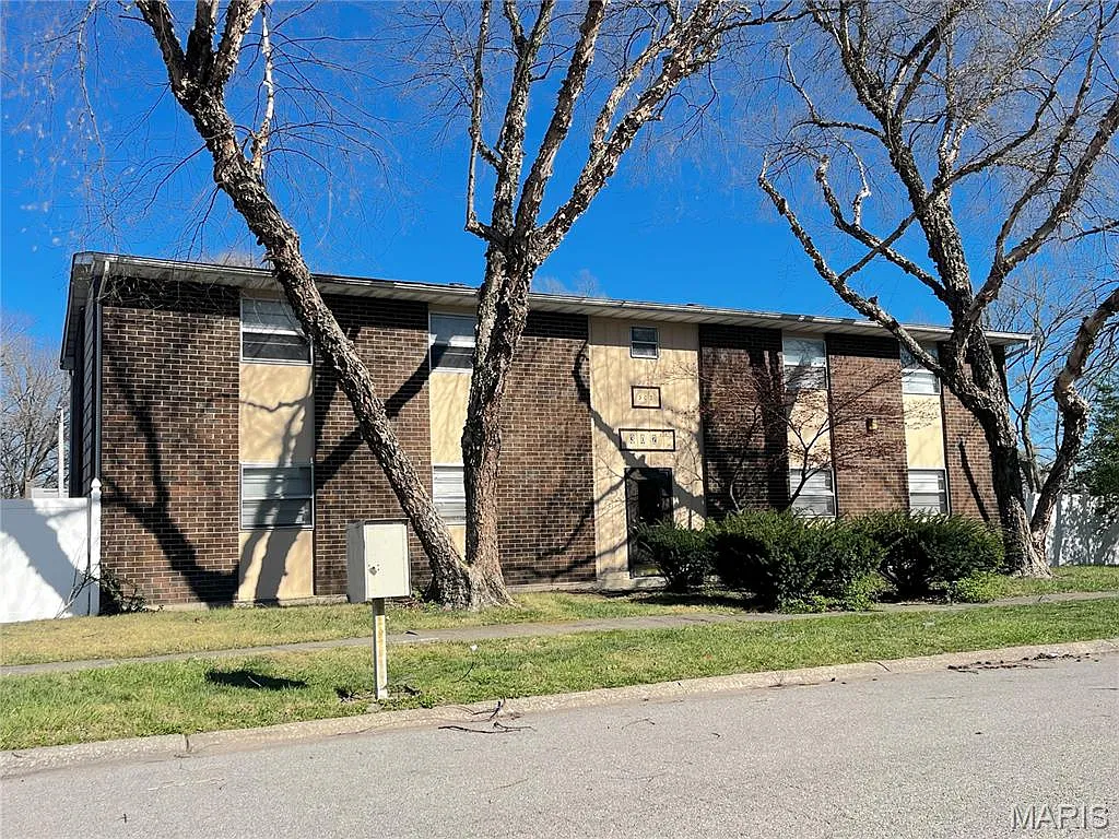 2 bed, 1.0 bath, 896 sqft, $850 — Photo 1