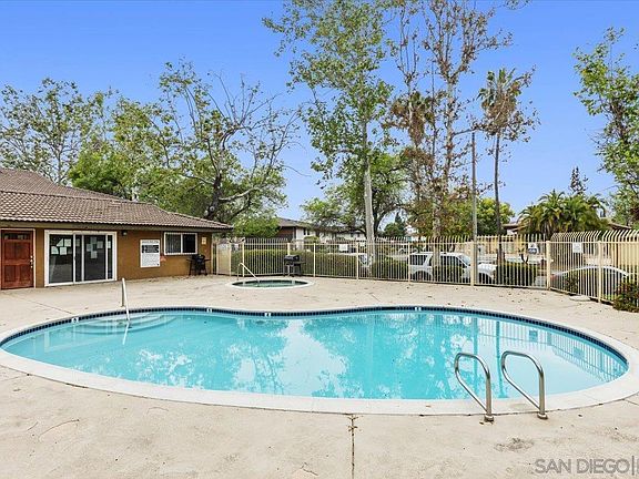 5th image of 2041 E Grand Ave Unit 34