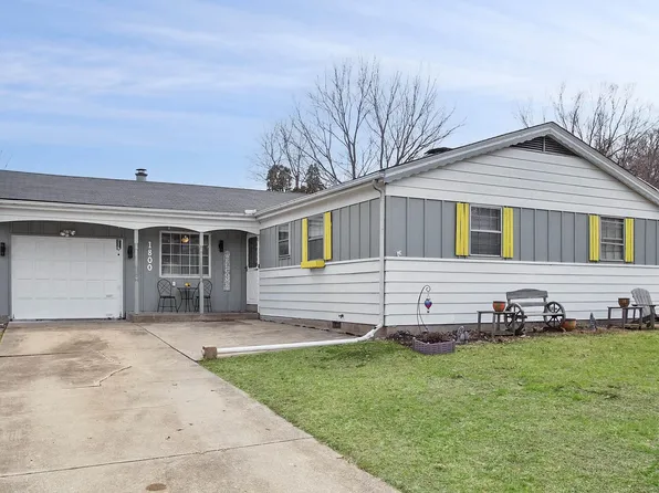 1800 E Saint Jude Ct, Peoria Heights, IL 61616