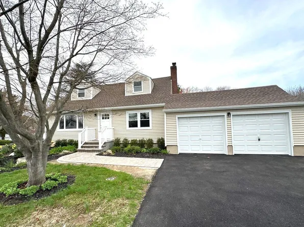 39 E 24th Street, Huntington Station, NY 11746