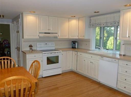 3rd image of 24 Hampden Dr